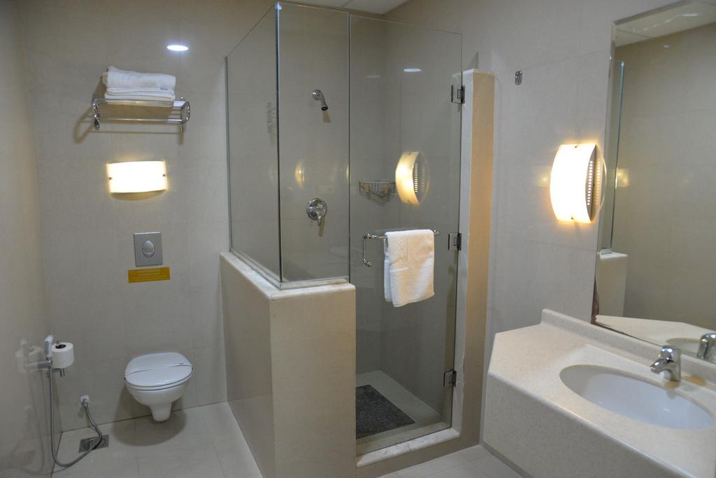 The Palace Suites Эль-Хубар Номер фото